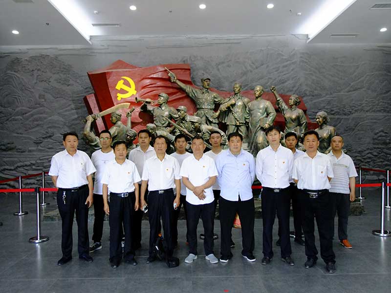 让党旗高高飘扬---天博游戏平台集团党员参观大峰山红色教育基地活动