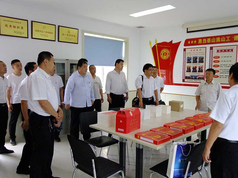 让党旗高高飘扬---天博游戏平台集团党员参观大峰山红色教育基地活动