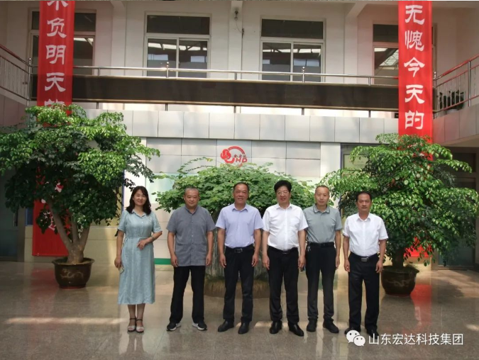 长清区人大常委会副主任王庆波一行到天博游戏平台集团调研