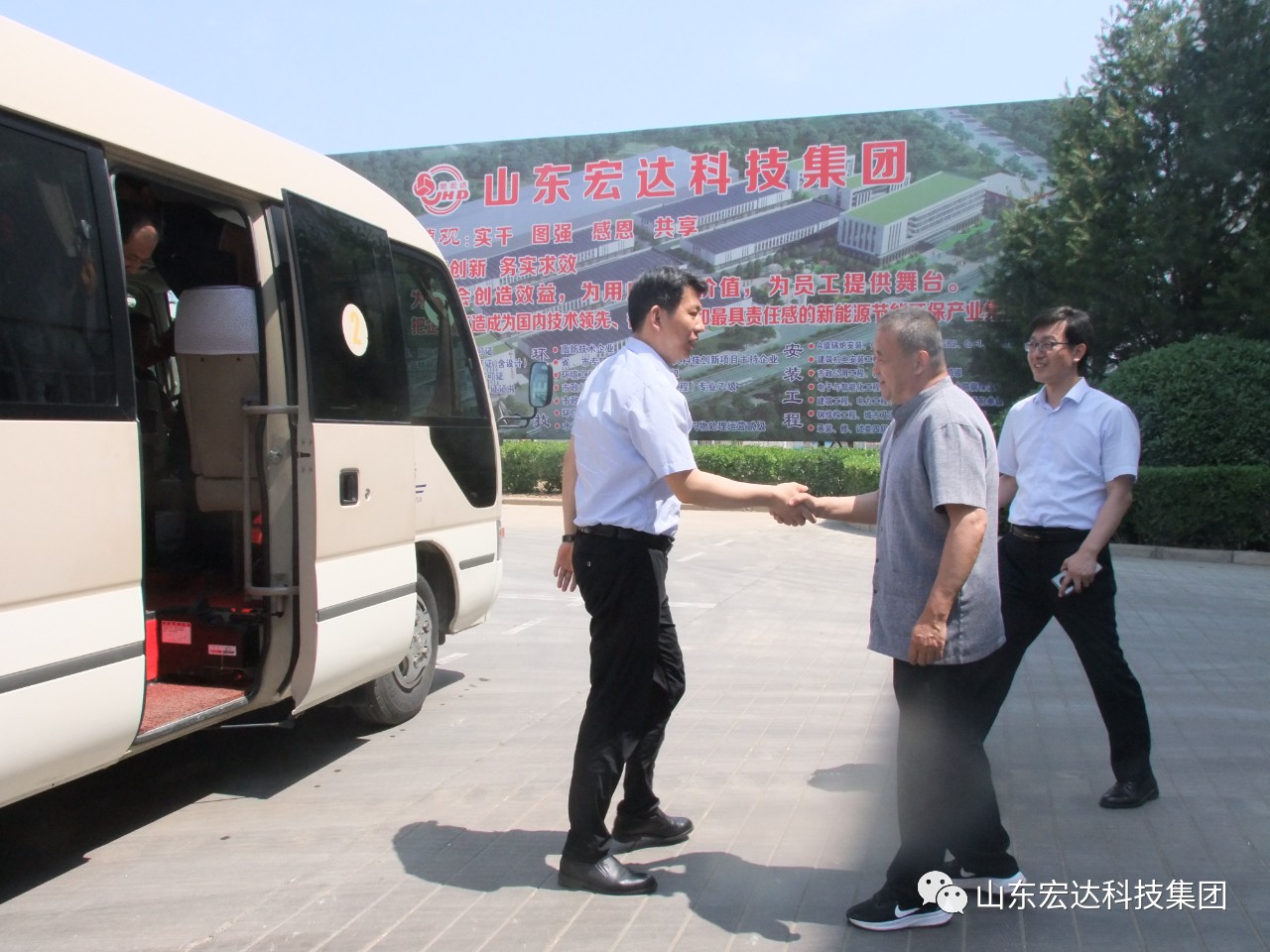 【集团简讯】长清区委副书记、区长王士强一行到天博游戏平台集团调研